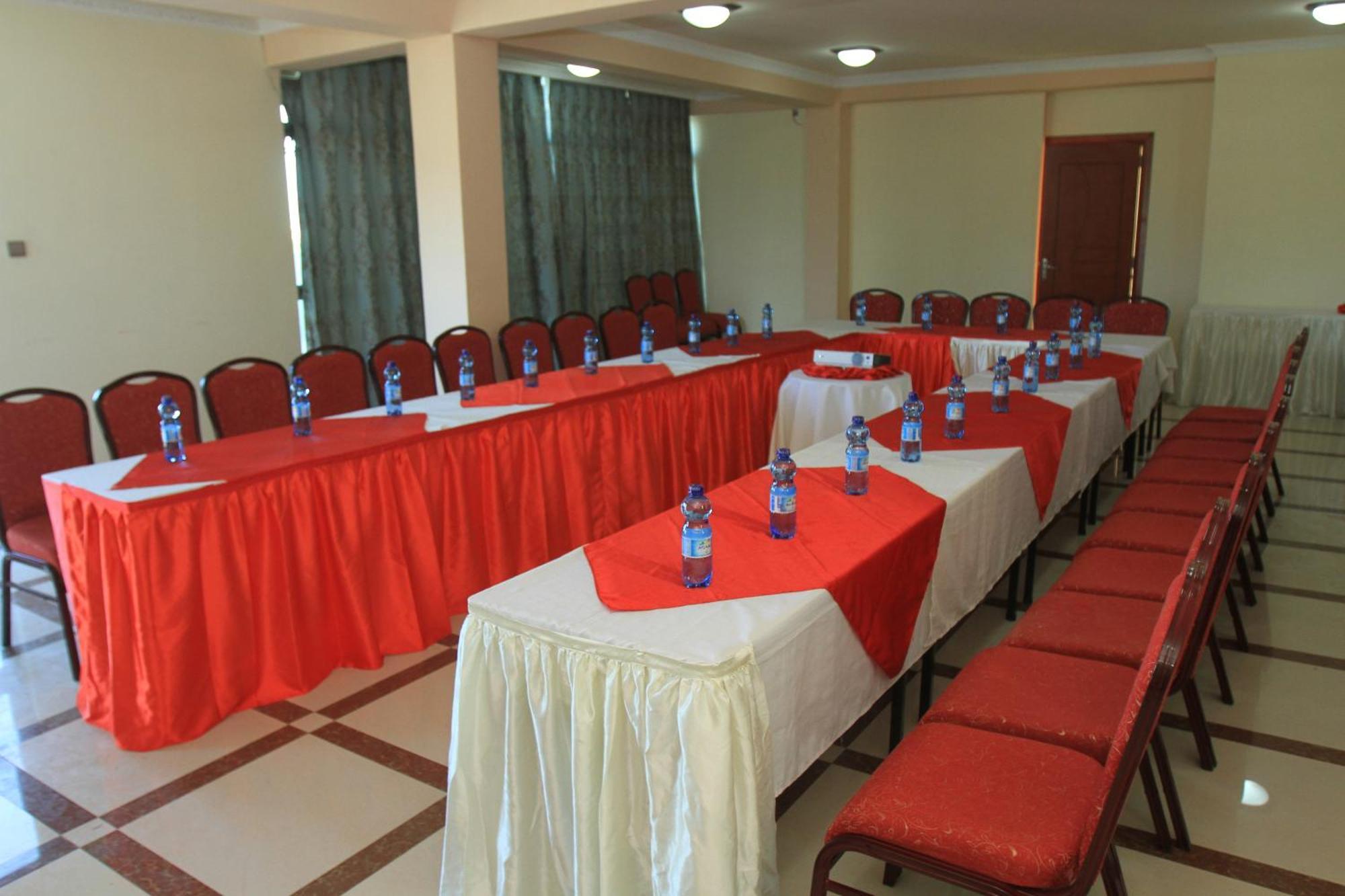 Hera Addis Hotel Bagian luar foto