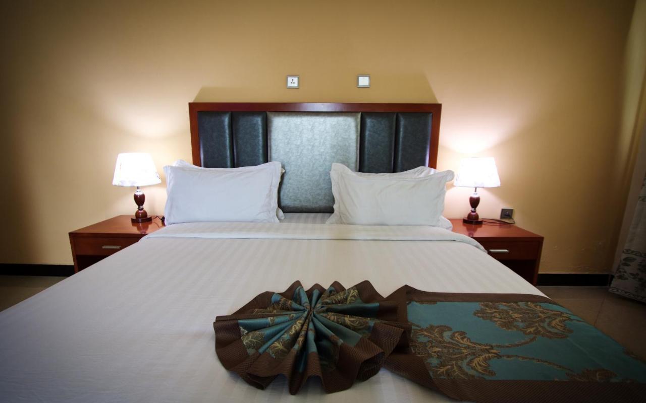 Hera Addis Hotel Bagian luar foto