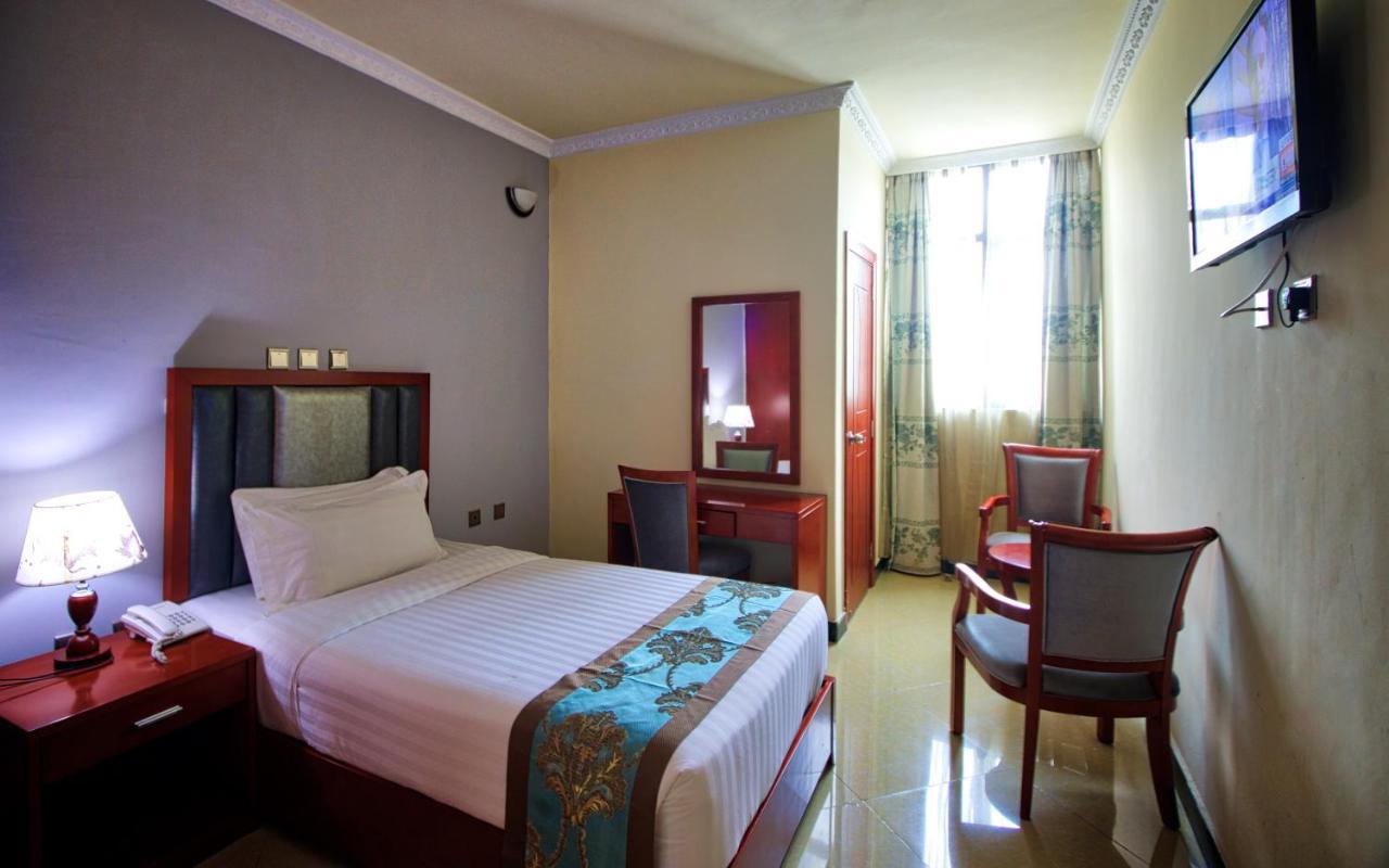 Hera Addis Hotel Bagian luar foto