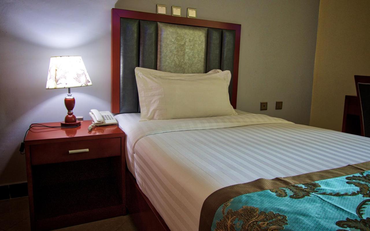 Hera Addis Hotel Bagian luar foto