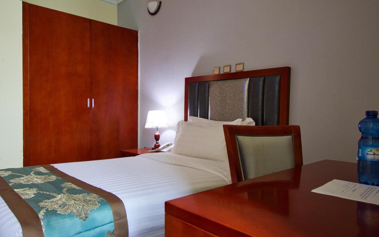Hera Addis Hotel Bagian luar foto