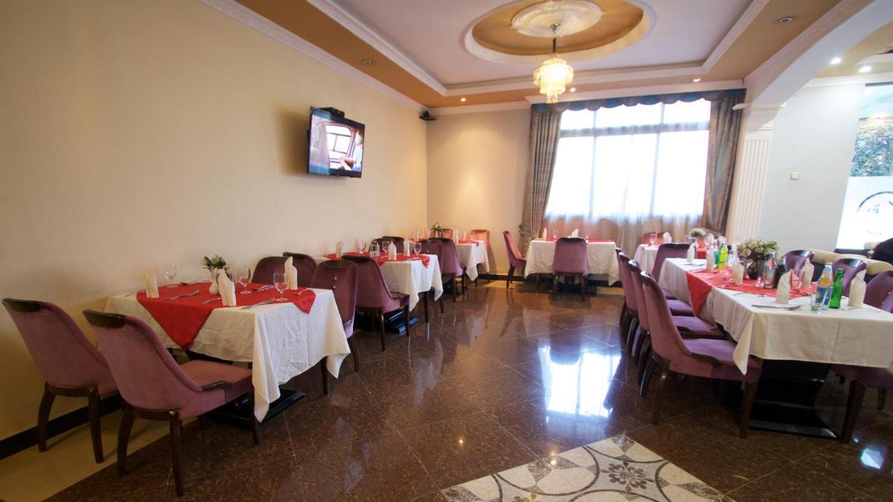 Hera Addis Hotel Bagian luar foto